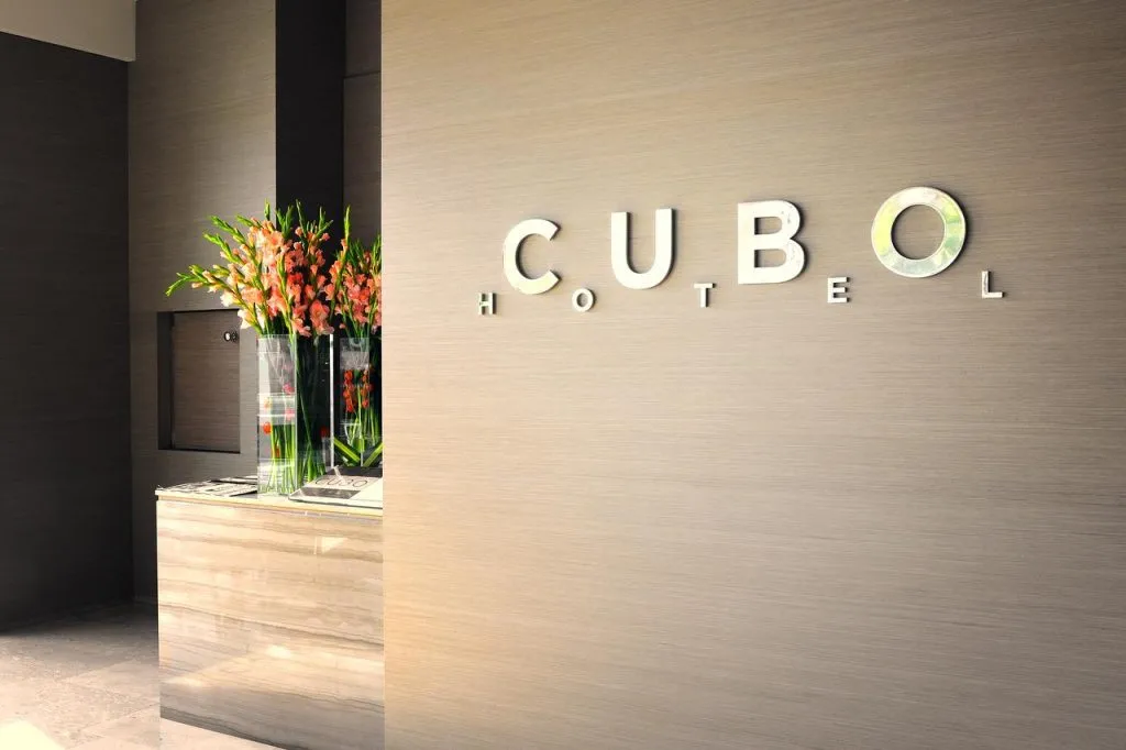 Logotipo del Hotel Cubo