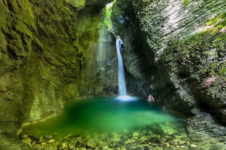 Cascata di Kozja nella valle dell'Isonzo x