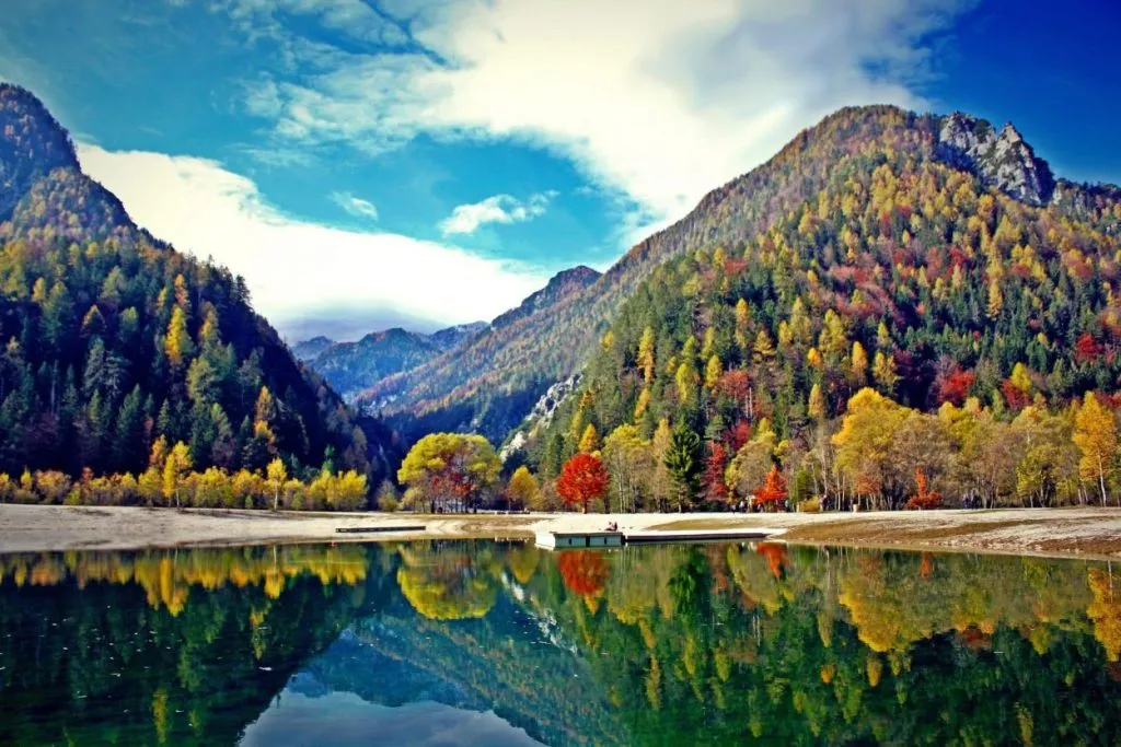 Jasna-søen om efteråret