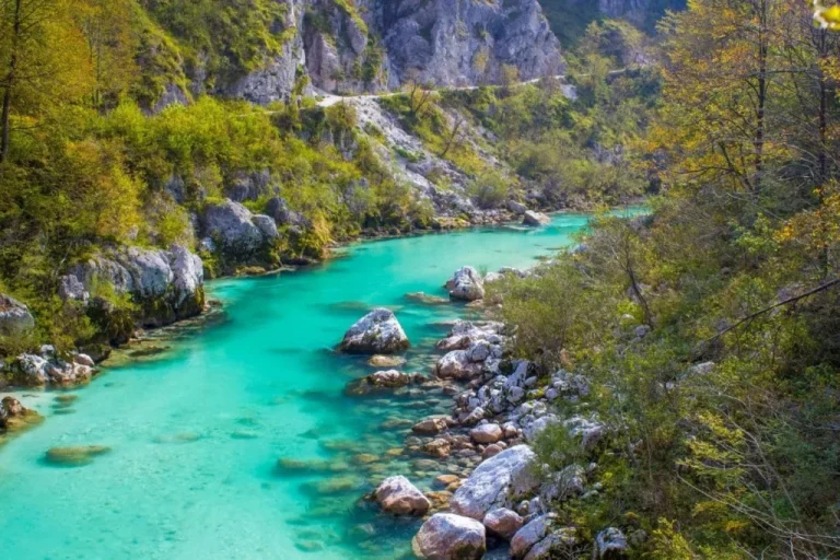 De smaragdgroene Soča rivier x