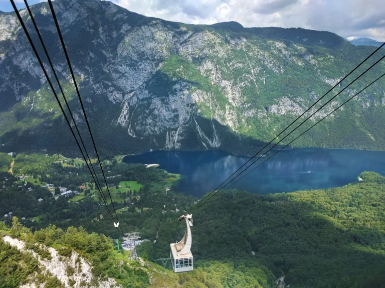 cable car goes up to mountain vogel in bohinj scaled ()